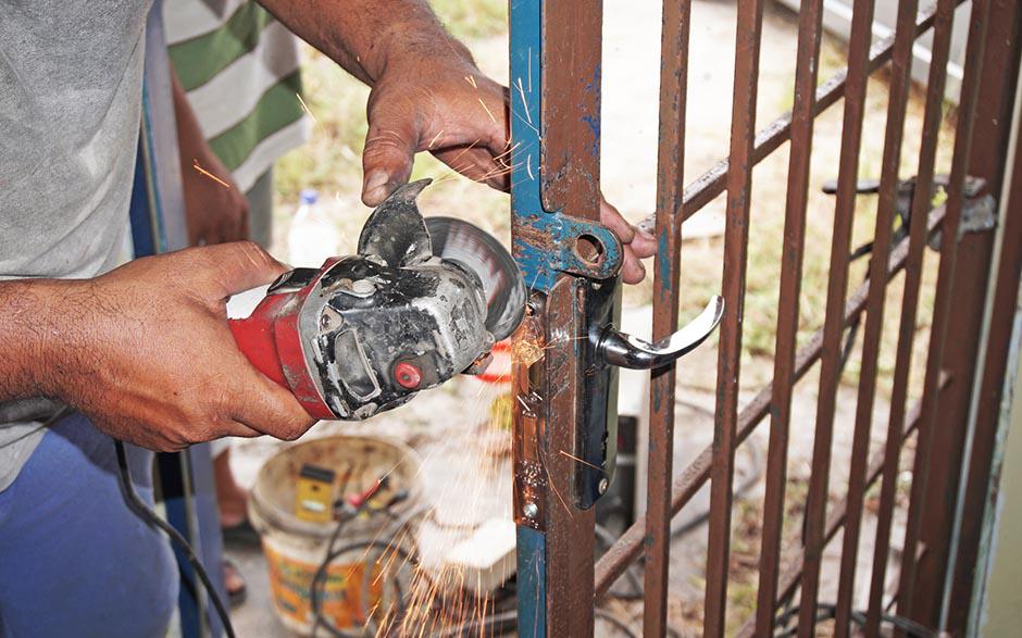 serrurier serrurerie metal maintenance Sceaux